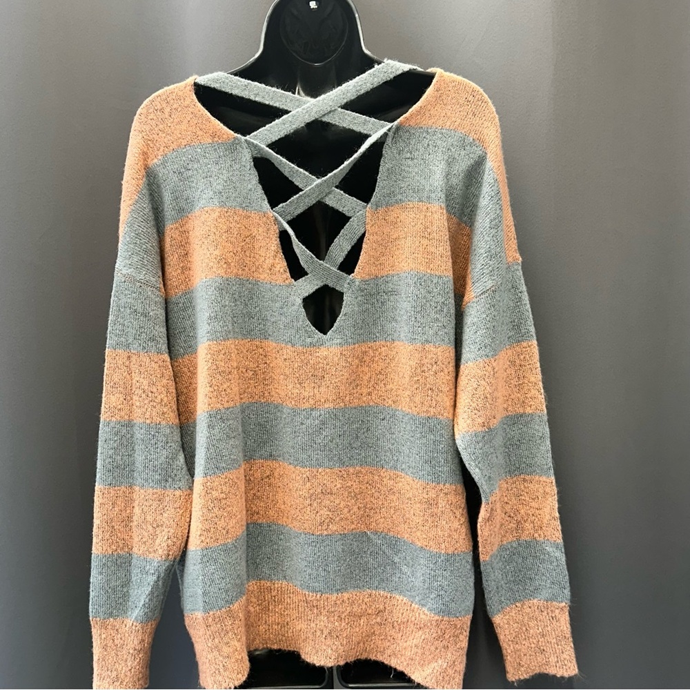 Hem & Thread Crisscross Back V-Neck Front Super Soft Peach & Gray Sweater S/M